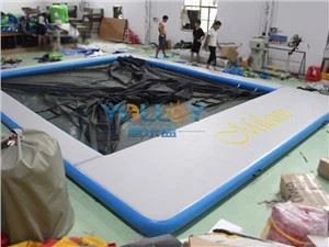 Nafukovací plovoucí bazén v oceánu